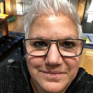 Meet your Posher, Debe